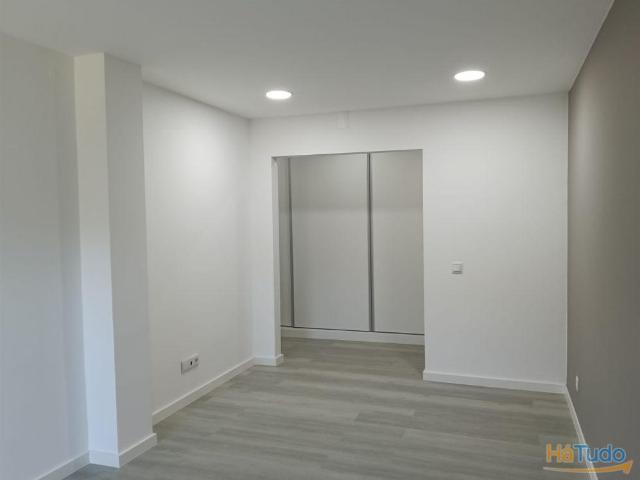Apartamento T3 com garagem, totalmente remodelado | 26064082932