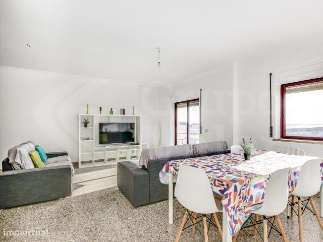Apartamento T3 com Garagem Box | Almada | Pragal