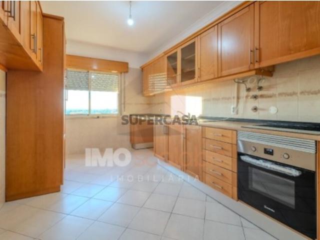 APARTAMENTO T3 COM GARAGEM E ARRECADAÇÃO SANTARÉM