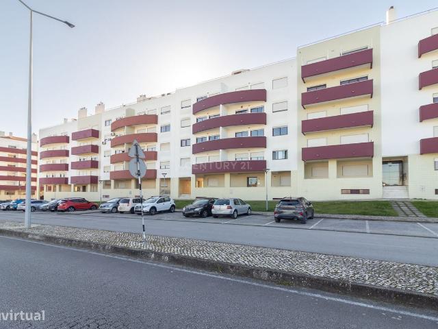 Apartamento T3 com garagem e arrecadao