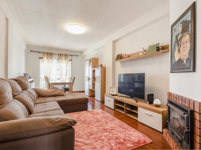 Apartamento T3 com garagem e arrumo!