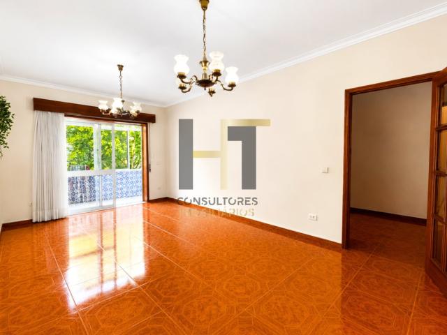 Apartamento T3 com Garagem e Duas Varandas a 5 Minutos do Metro e do ISMAI | Castêlo da Maia