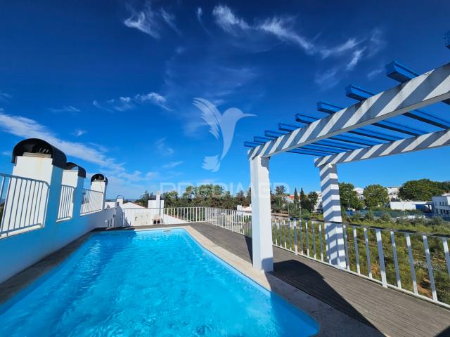 Apartamento T3 com garagem e piscina em Beja