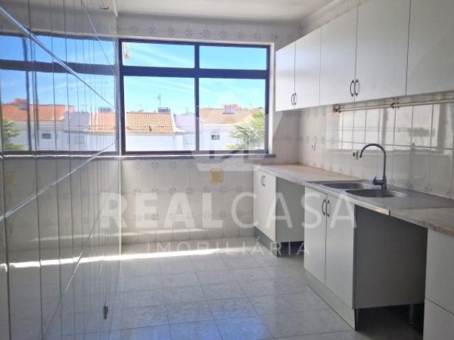 Apartamento T3 com garagem e sótão no centro da cidade