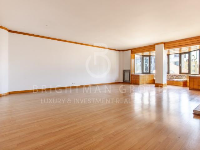 Apartamento T3 com garagem e terraço nas Amoreiras, Lisboa