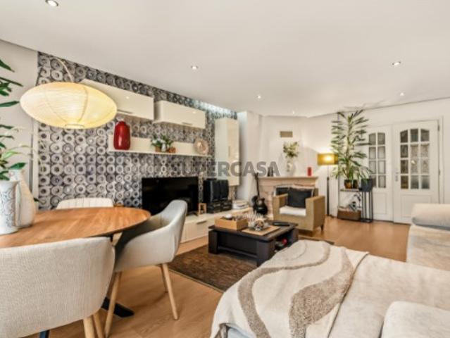 Apartamento T3 com Garagem e Varanda, na Póvoa de Santa Iria