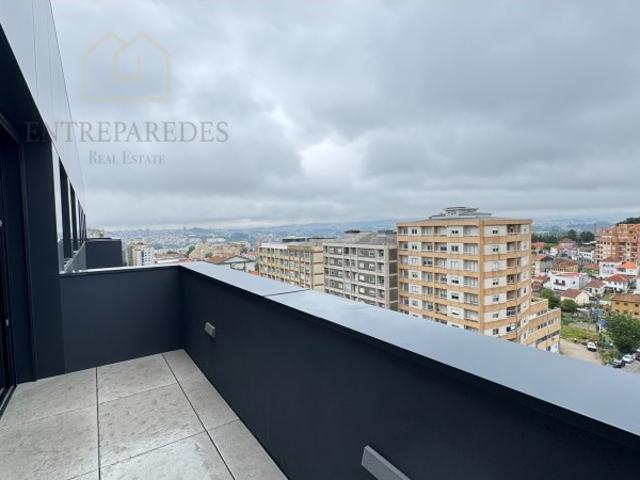 Apartamento T3 com garagem e varanda para comprar no centro de Vila Nova de Gaia Porto