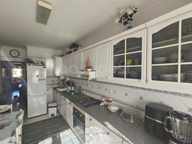 Apartamento T3 com Garagem e Vista Rio
