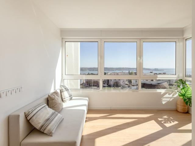 Apartamento T3 com garagem e vista rio, em Belém, Lisboa