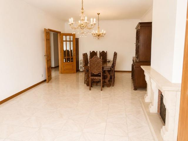 Apartamento T3 com garagem em Canidelo