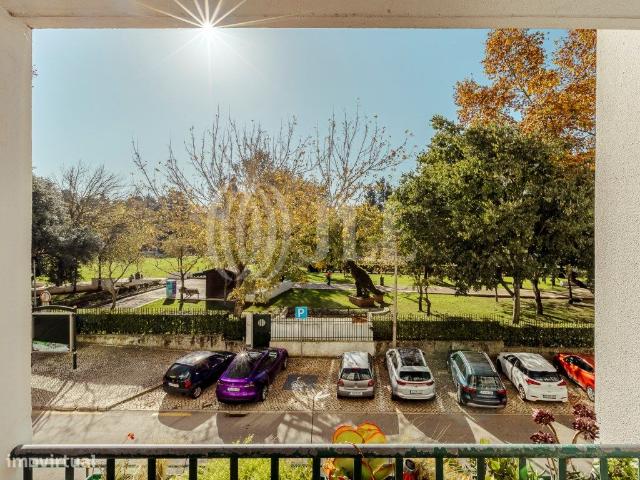 Apartamento T3 com garagem, em Carcavelos, Cascais
