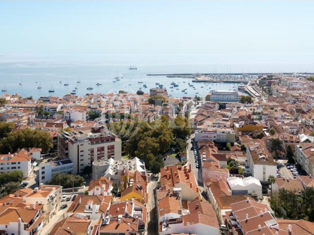 Apartamento T3 com garagem, em condominio, Cascais