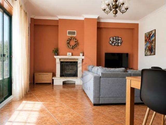 Apartamento T3 com garagem em Mem Martins