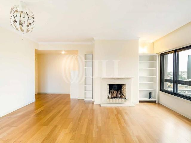 Apartamento T3, com garagem, na Boavista, Porto 145m² Lordelo do Ouro e Massarelos