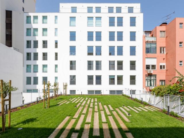 Apartamento T3 com garagem, na Duque Loulé, em Lisboa