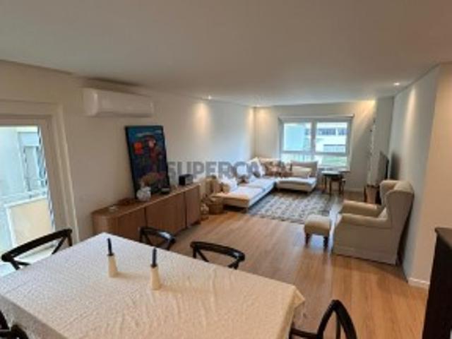 Apartamento T3 com garagem na Quinta da Cutileira