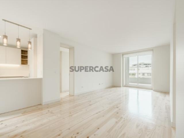 Apartamento T3 com garagem, no Bairro das Artes, Porto