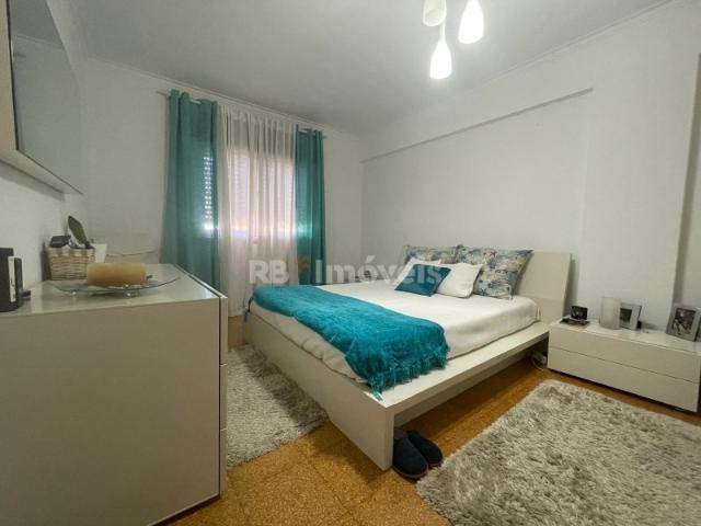 Apartamento T3 com garagem, no centro da cidade