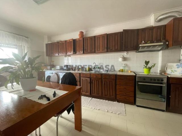 Apartamento T3 com garagem, no centro da cidade