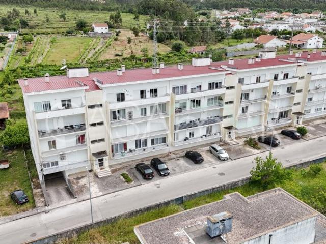 Apartamento T3 com garagem no centro da Granja do Ulmeiro