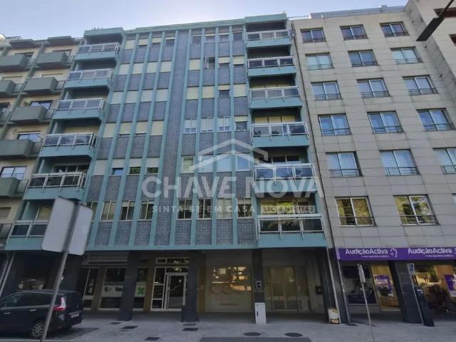 Apartamento T3 com garagem no centro de Espinho