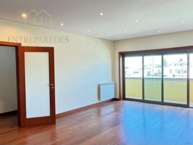 Apartamento T3 com garagem, para comprar na Senhora da Hora. 124m² São mamede de infesta