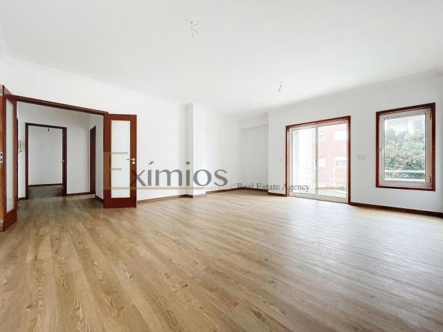 Apartamento T3 com garagem para um carro, na Póvoa de Varzim 115m² A Ver O Mar