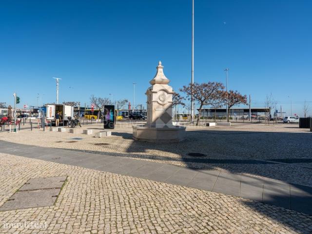 Apartamento T3 com garagem e terrao para venda em Cacilhas
