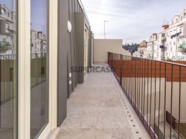 Apartamento T3 com Garagem para Venda junto à Av. da Liberdade, Lisboa