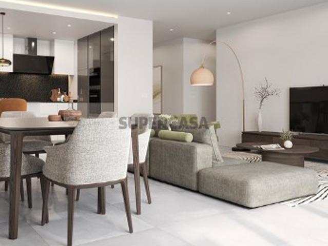 Apartamento T3 com garagem privada na cave em edificio com piscina, Lagos