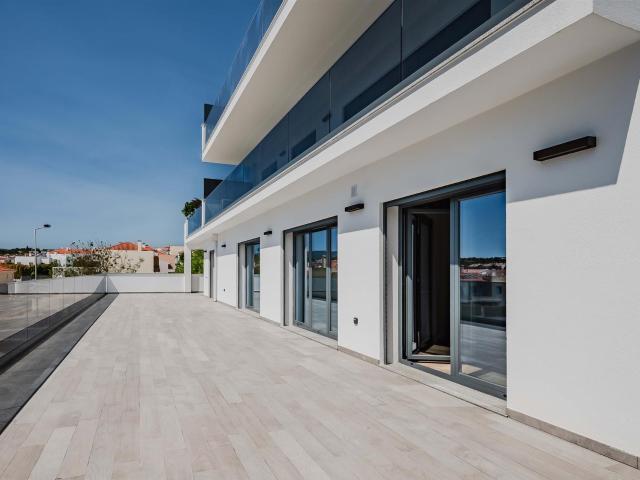 Apartamento T3 com grande terraço e garagem perto da praia 249m² Cascais e Estoril