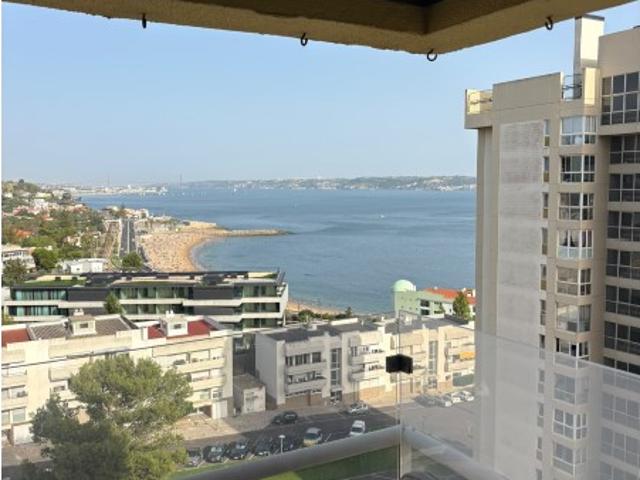 Apartamento T3 com grande varanda sobre o mar!