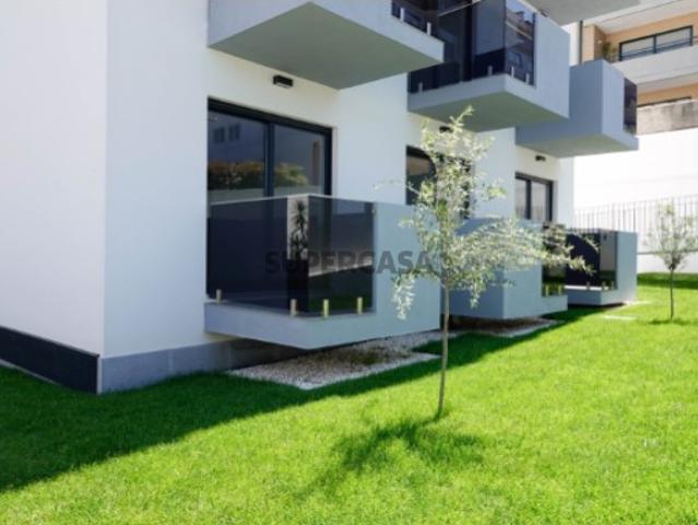 Apartamento T3 com design único, garagem e varandas, em Vila Nova de Gaia