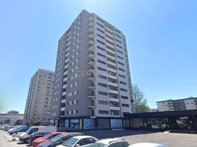 Apartamento T3 com elevador garagem dupla em São Vitor | ZTRE 01770