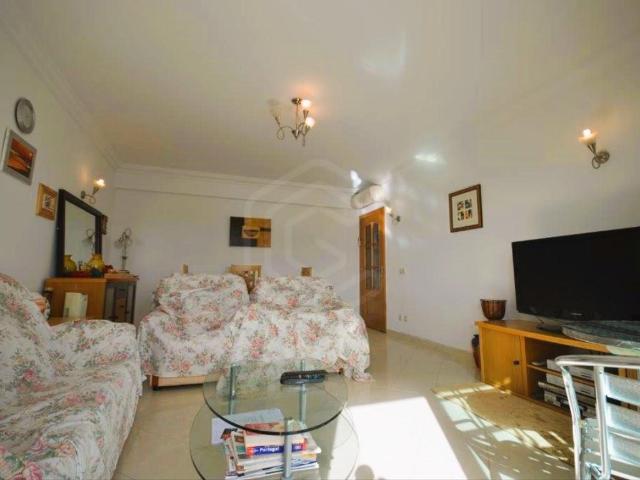 Apartamento T3, com elevador e lugar de garagem, Albufeira. 125m² Albufeira Olhos de Água