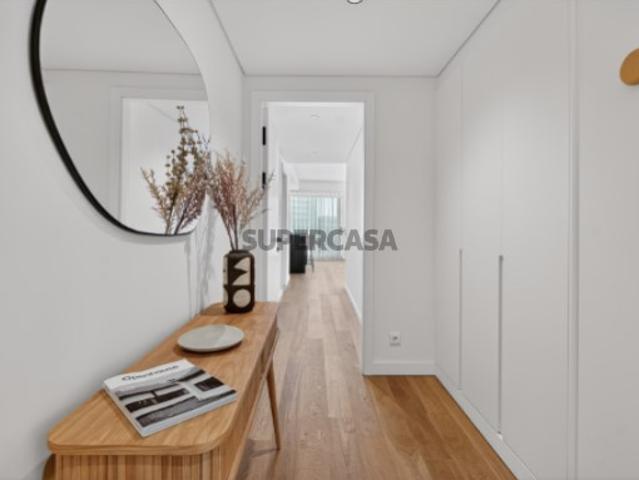 Apartamento T3 com estacionamento e arrecadação no Campo Grande em Lisboa