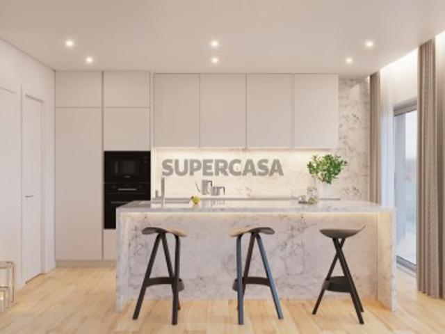 Apartamento T3, com estacionamento e arrecadação, Campolide