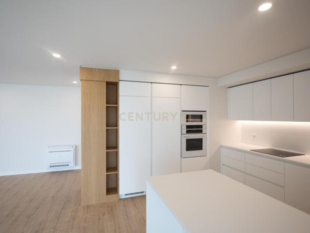 Apartamento T3 com estacionamento e piscina Areeiro 134m² Areeiro