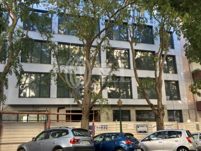 Apartamento T3, com estacionamento, em Alcântara, Lisboa