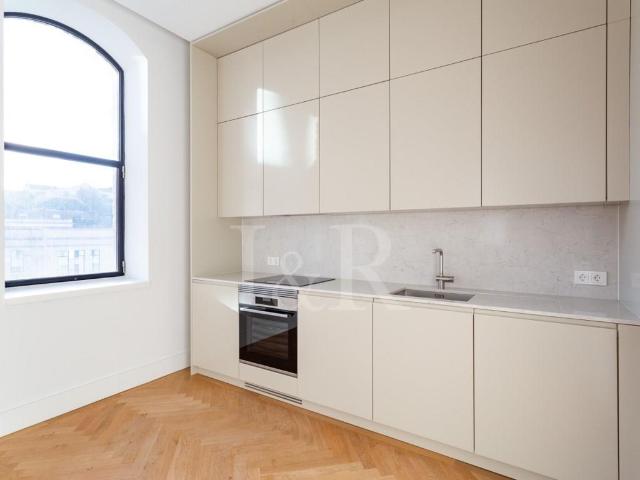 Apartamento T3 com estacionamento, localizado no Beato, Lisb. 122m² Beato