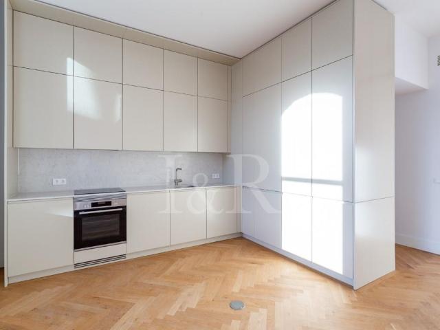 Apartamento T3 com estacionamento, localizado no Beato, Lisb. 122m² Beato