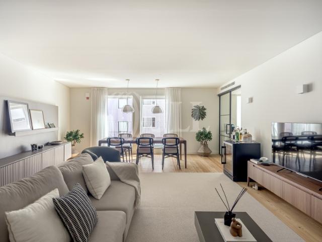Apartamento T3 com estacionamento no Conde Lima, Lisboa