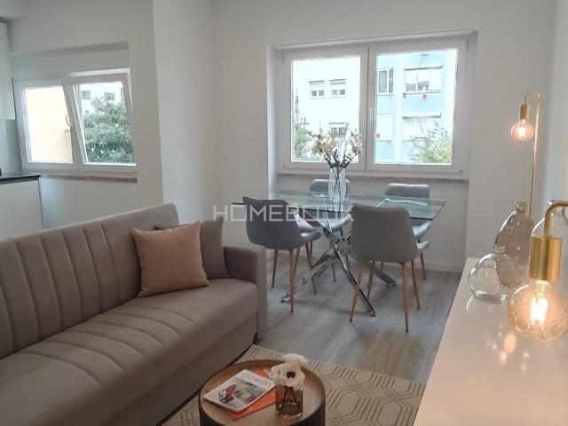 Apartamento T3 com excelente localização em Benfica, em fase de remodelação total