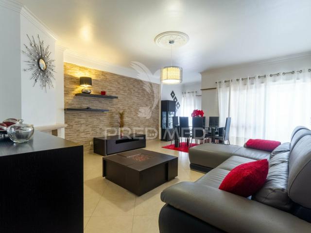 Apartamento T3 com excelente localização, Massamá