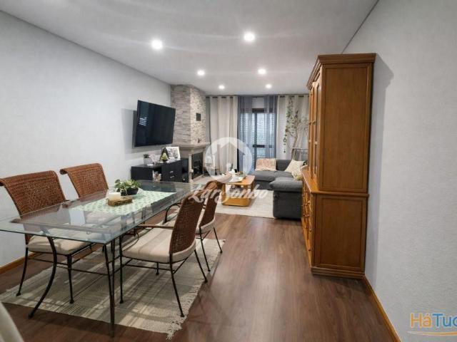 Apartamento T3, com excelentes áreas, na Rua da Ferraria, Rio Tinto Gondomar | 26084081008