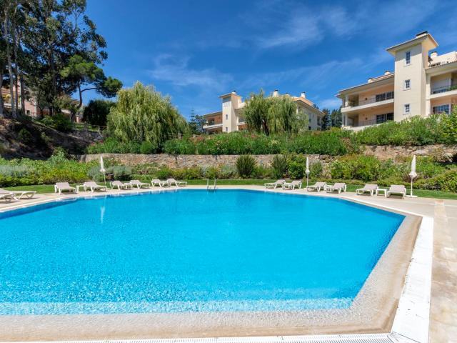 Apartamento T3 com jardim, na Quinta do Patino, Cascais