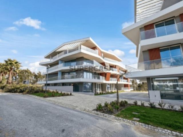 Apartamento T3 com jardim, Belas Clube de Campo, Sintra