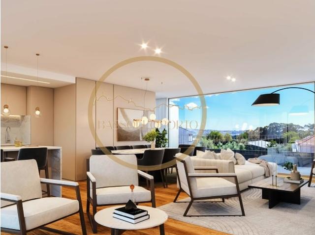 Apartamento T3, com jardim de 53m² garagem em Serralves, Porto