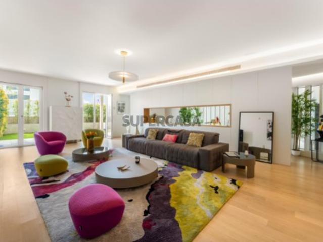 Apartamento T3 com jardim, Lisboa