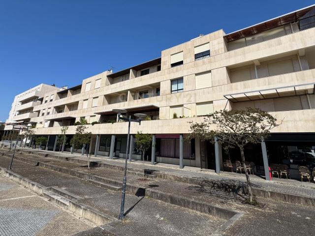 Apartamento T3 com ótima exposição solar em Vila das Aves